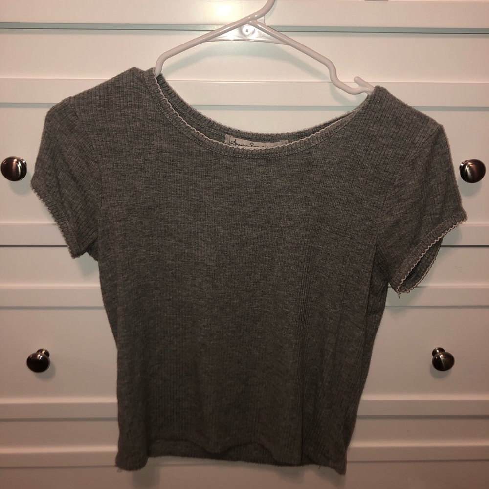gray t-shirt